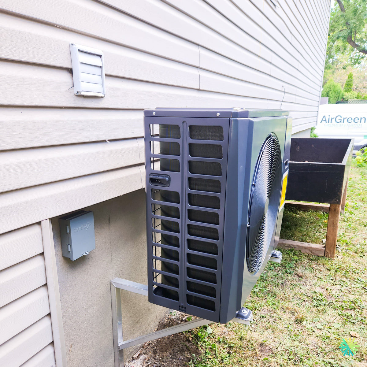 Installation d’une thermopompe centrale MIDEA EVOX G3 à Saint-Laurent, Montréal
