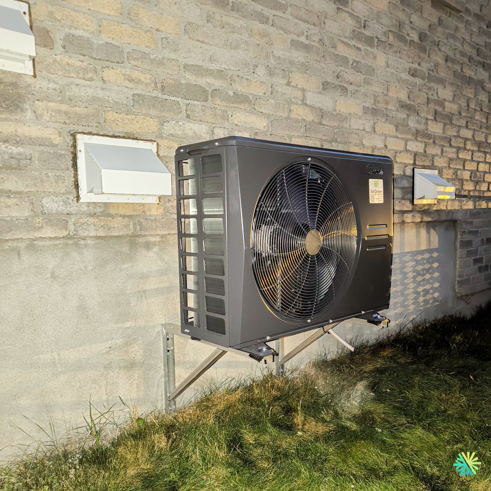 Installation d’une thermopompe centrale MIDEA EVOX G3 à Saint-Lambert : performance réelle et intégration soignée dans un environnement résidentiel