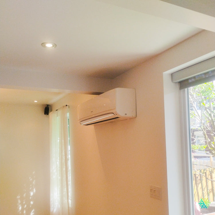 Installation d’une thermopompe murale Hitachi airHome 600 à Saint-Lambert sur la Rive-Sud de Montréal