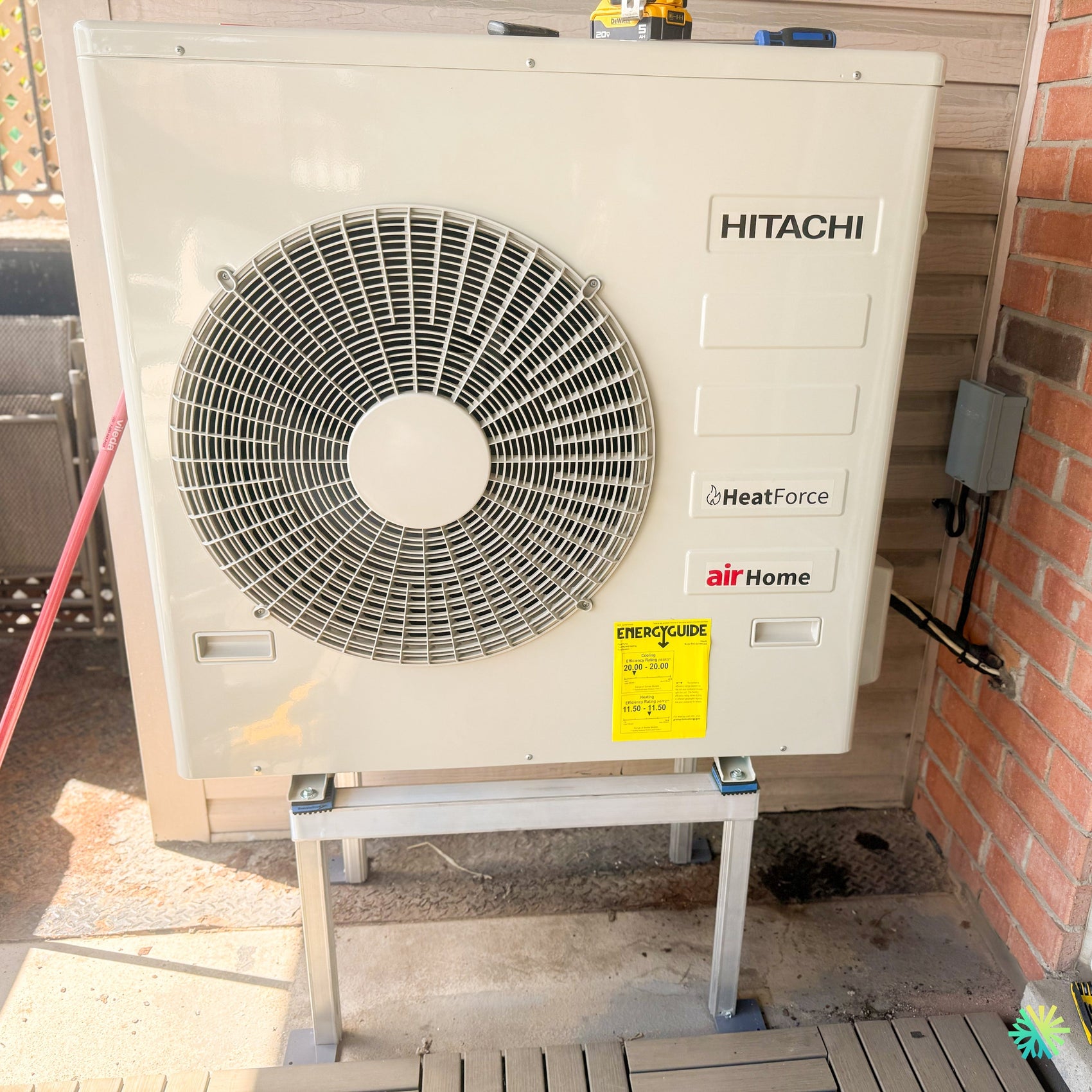 Installation d’une thermopompe multizone triple zone HITACHI airHome Multi HeatForce à Senneville