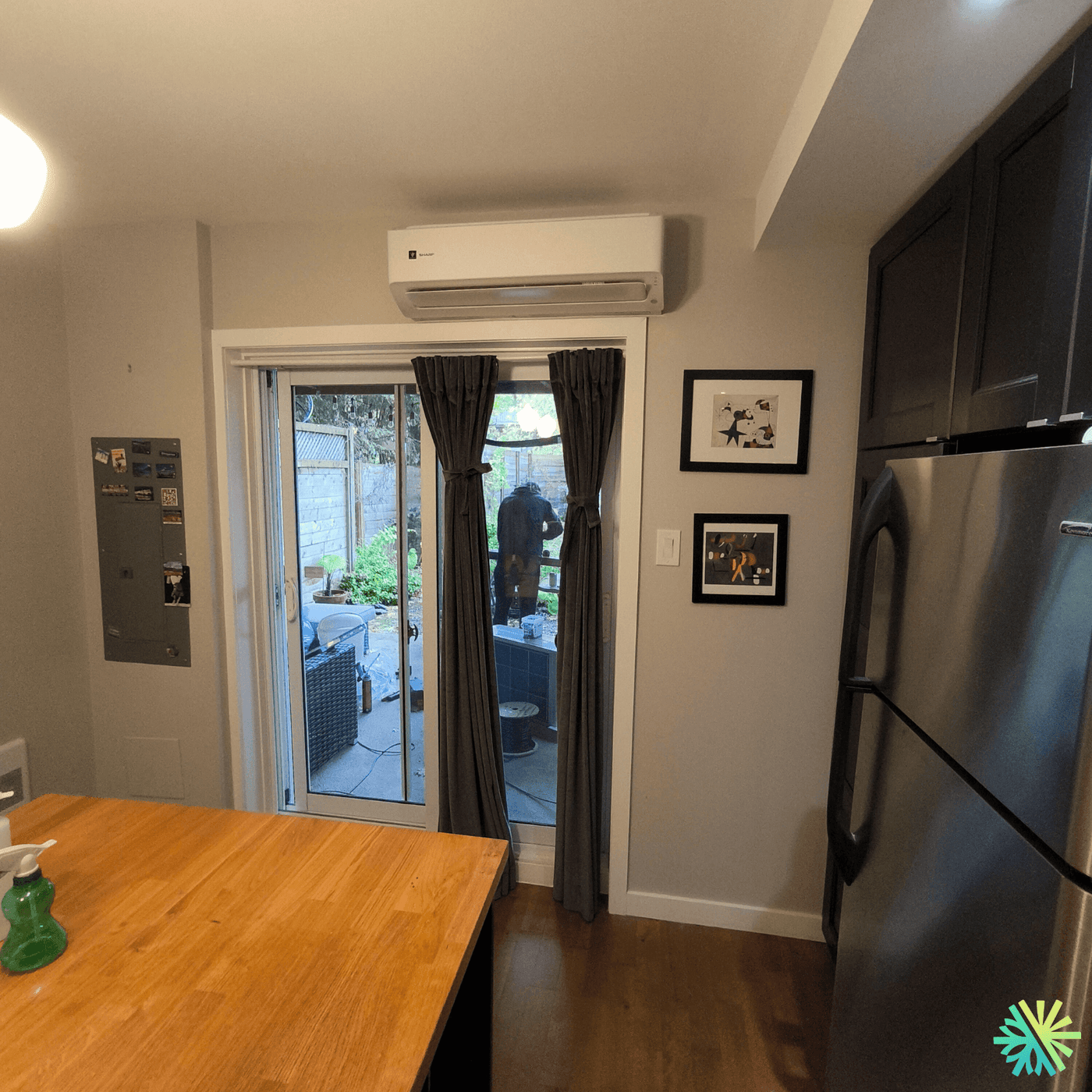 Installation d’une thermopompe murale Sharp ZU1 à Verdun (Montréal)