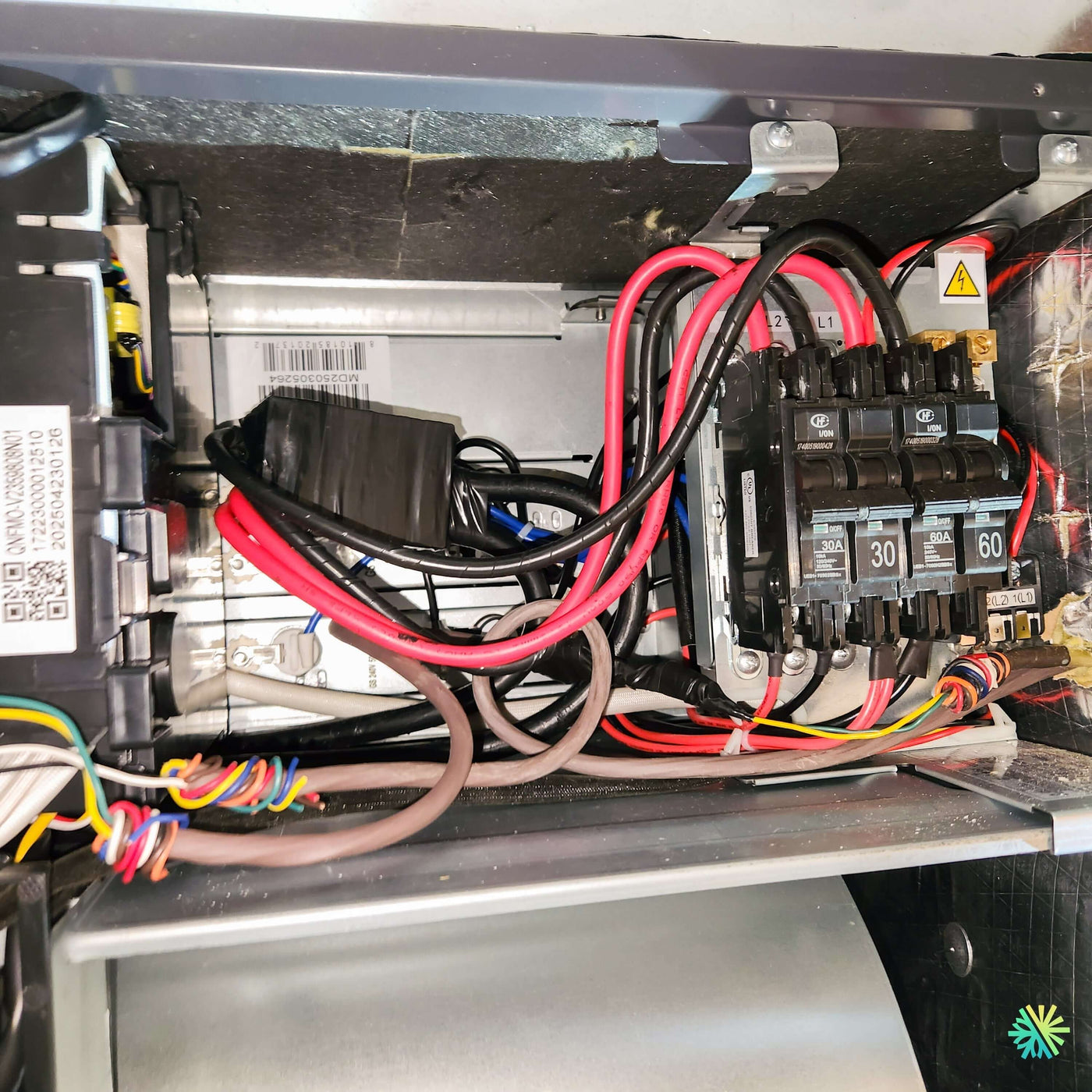 Installation d’une fournaise électrique MIDEA EVOX G3 3 tonnes à Ahuntsic-Cartierville, Montréal