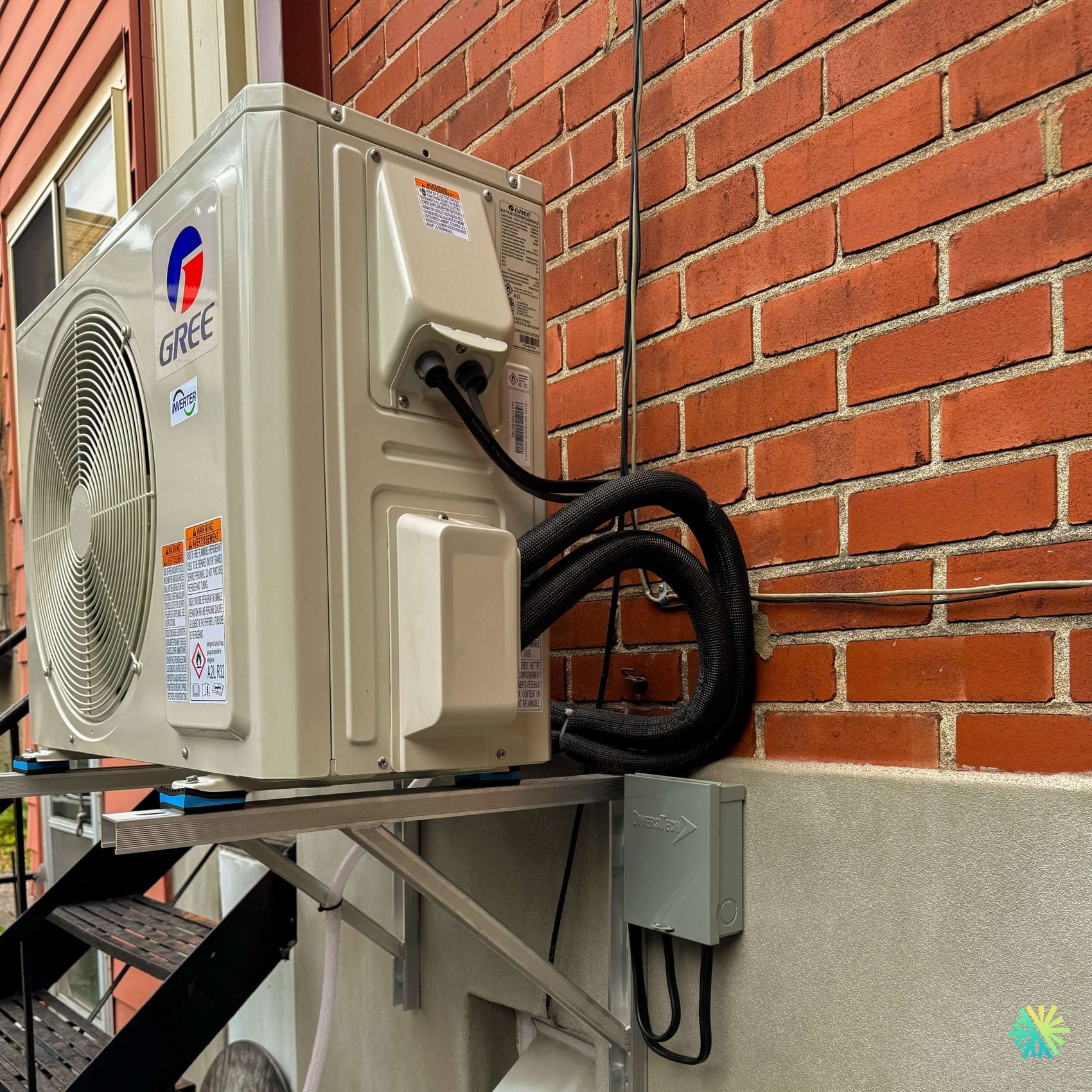 Installation d’une thermopompe murale GREE CHARMO R32 à Anjou : une solution compacte, efficace et bien adaptée aux maisons urbaines de l’est de Montréal