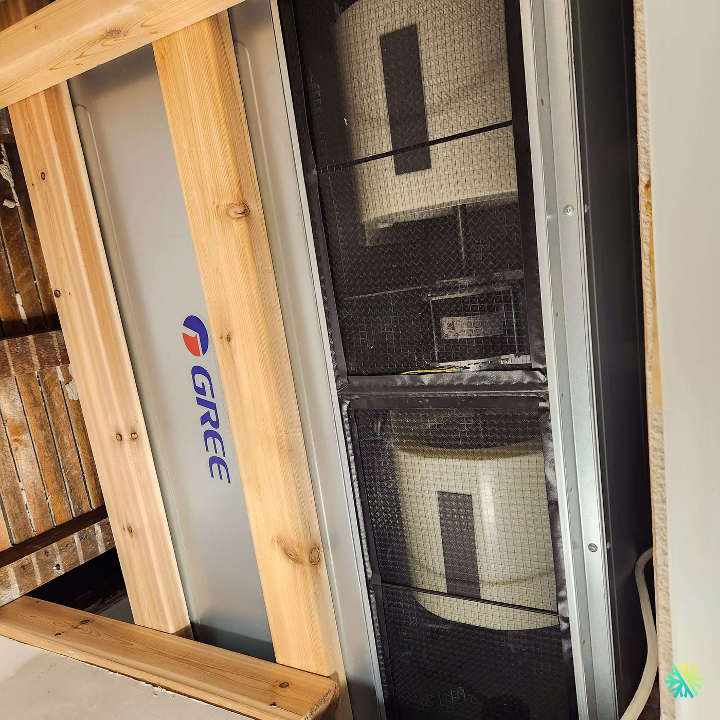 Installation d’une thermopompe gainable GREE All Match Slim Duct R32 au Plateau-Mont-Royal : système Slim Duct intégré dans une structure ouverte avec conduits gainables sur mesure