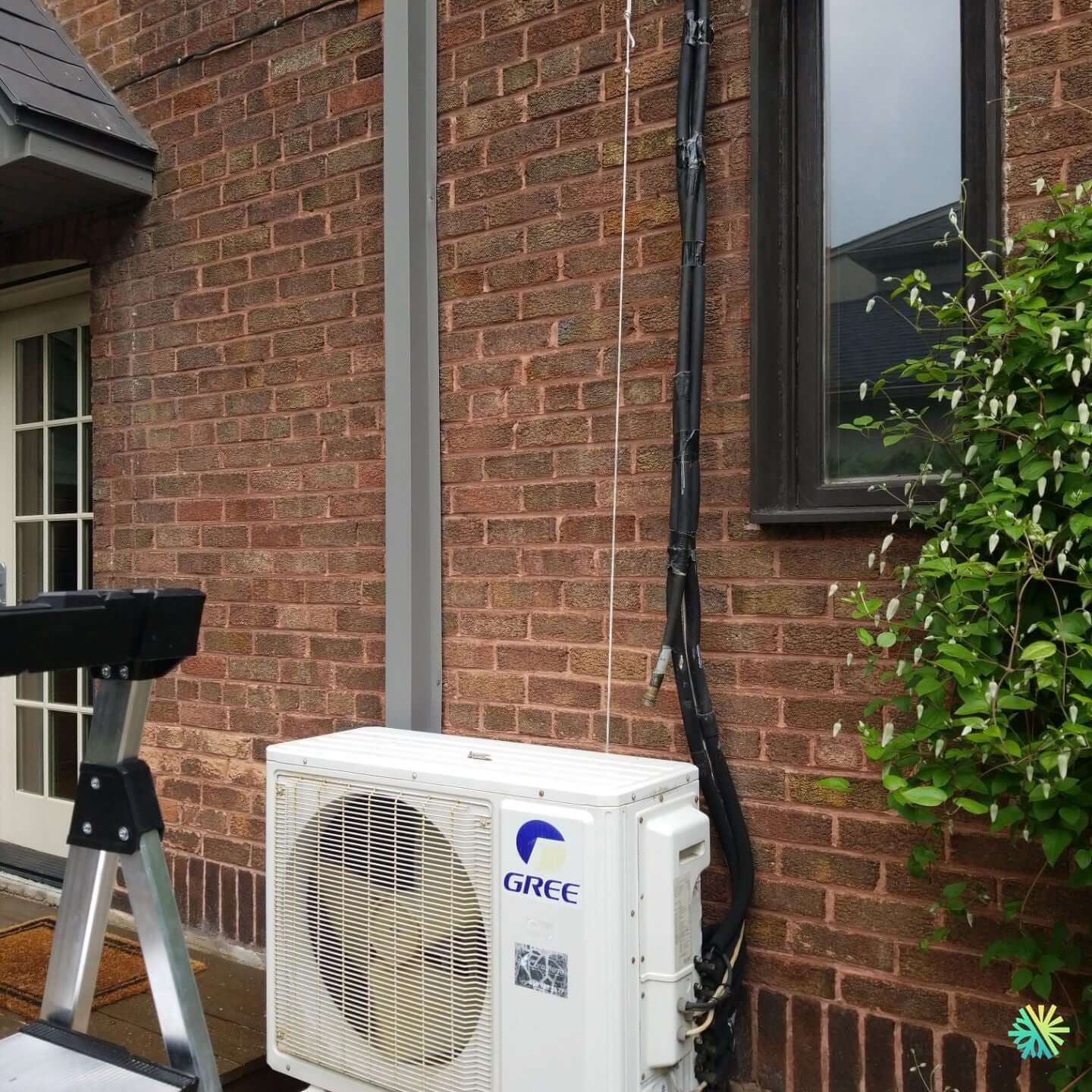 Réparation d’une thermopompe murale Gree à Sainte-Dorothée