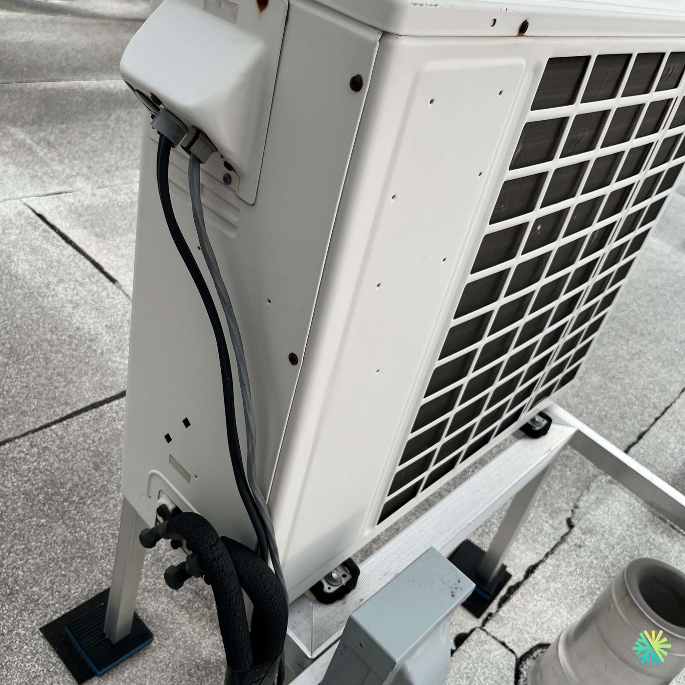 Réparation d’une thermopompe Midea à Brossard