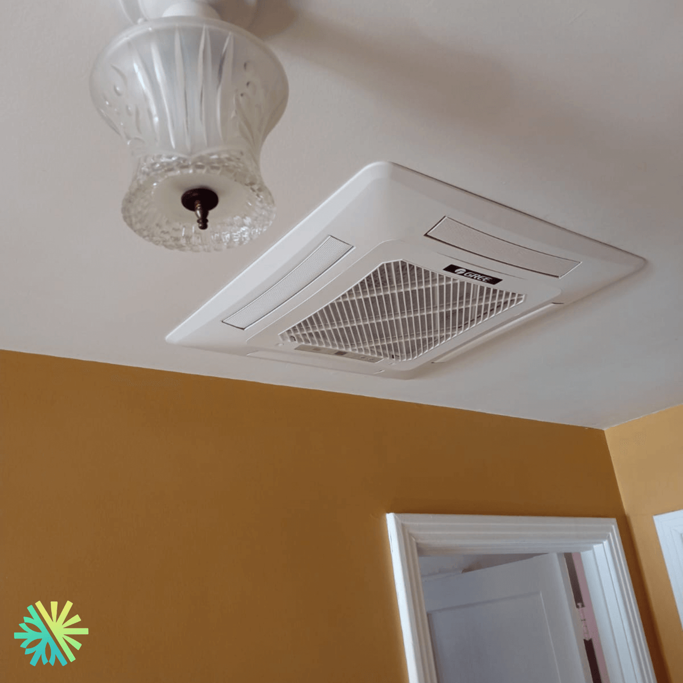 Installation d'une Thermopompe Cassette de Plafond Gree à Montréal