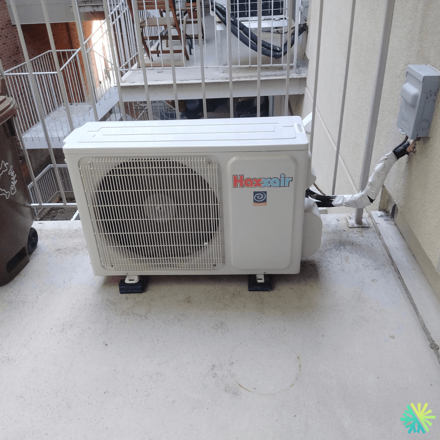 Réparation d’une thermopompe murale Haxxair sur balcon — Plateau-Mont-Royal