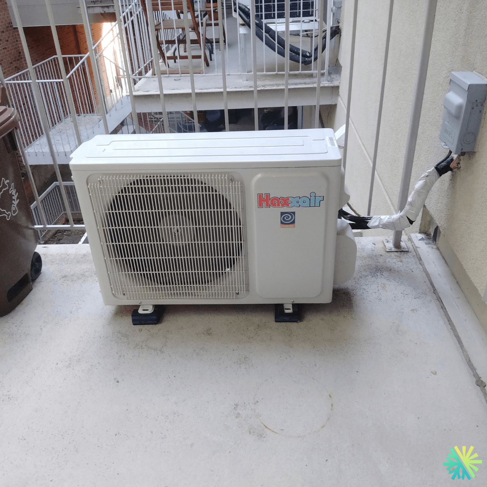 Réparation d’une thermopompe murale Haxxair sur balcon — Plateau-Mont-Royal