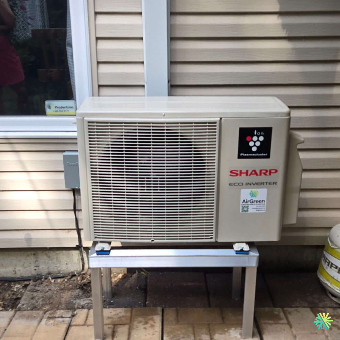 Installation d’une thermopompe murale Sharp ZU1 à Brossard