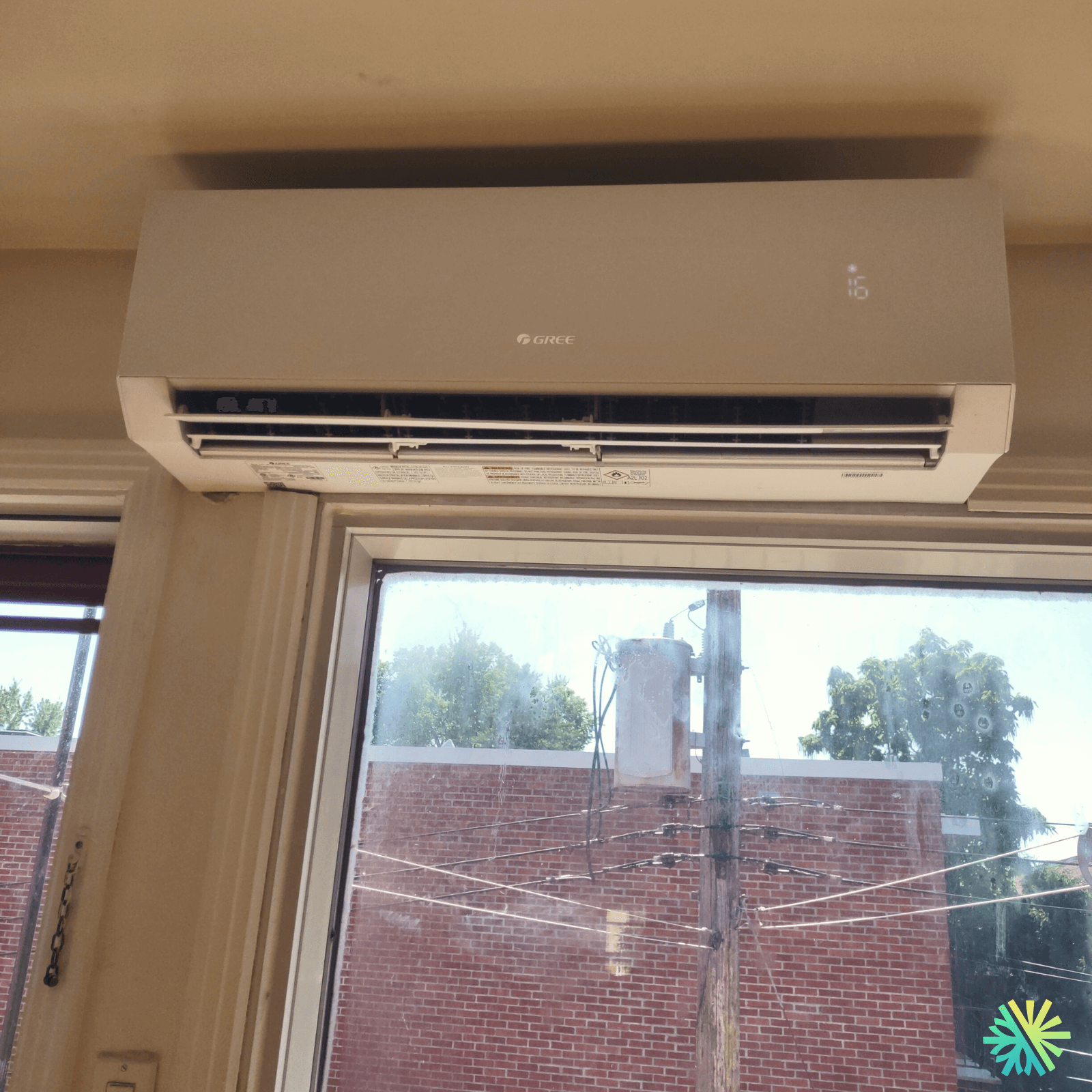 Installation d’une thermopompe murale Gree dans un appartement de Villeray–Saint-Michel–Parc-Extension
