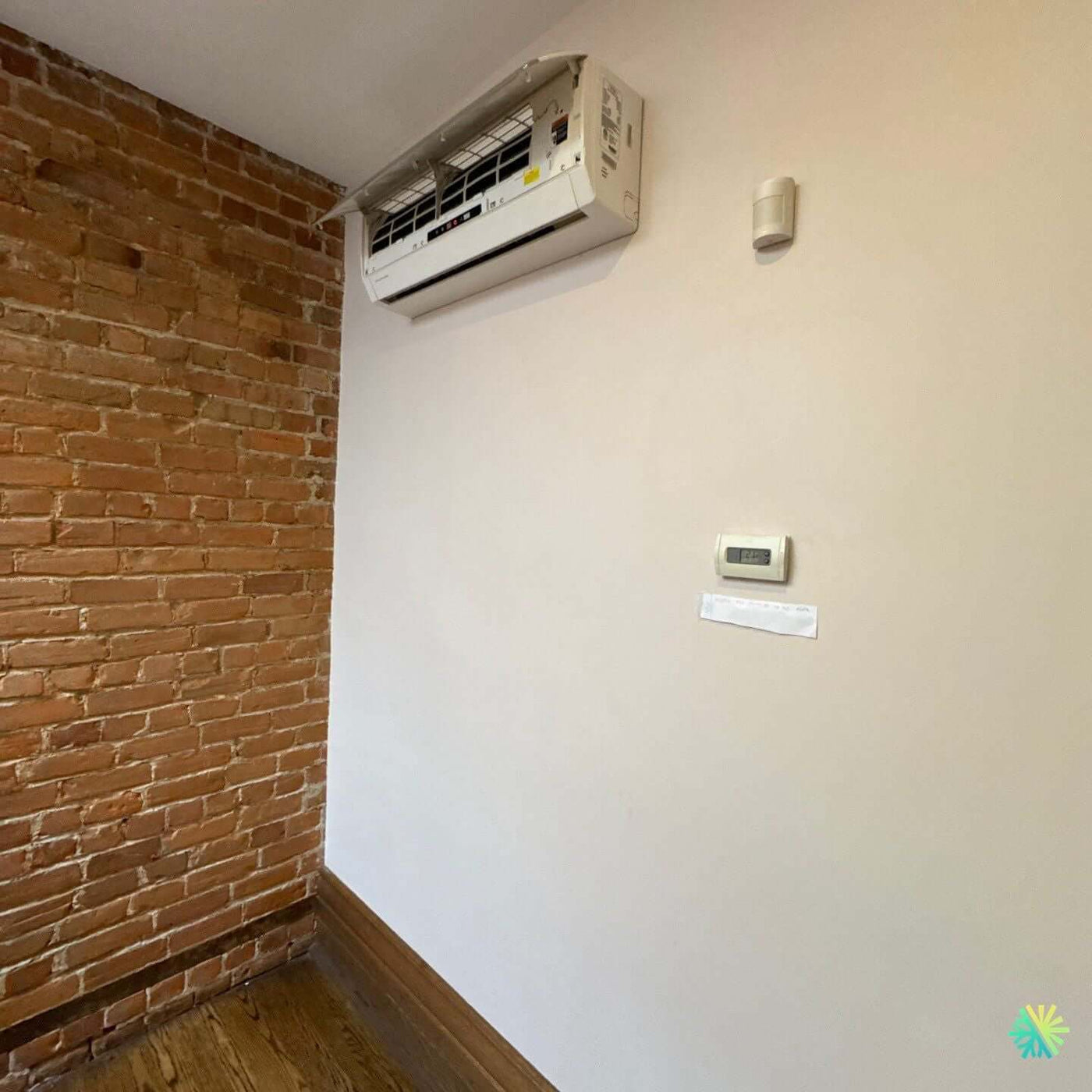 Réparation d’un climatiseur mural Sharp à Outremont