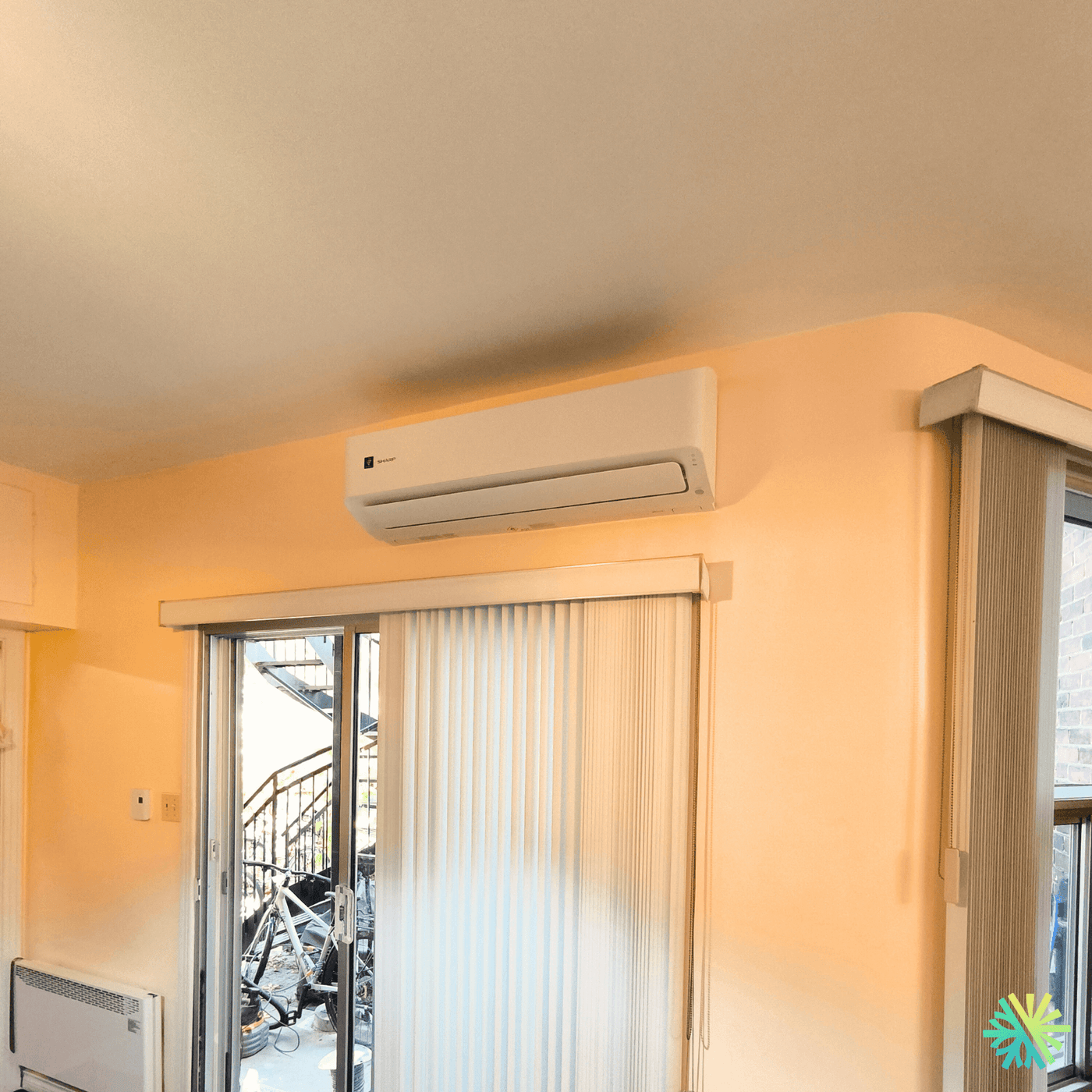 Installation d’une thermopompe murale Sharp ZU1 sur le Plateau-Mont-Royal