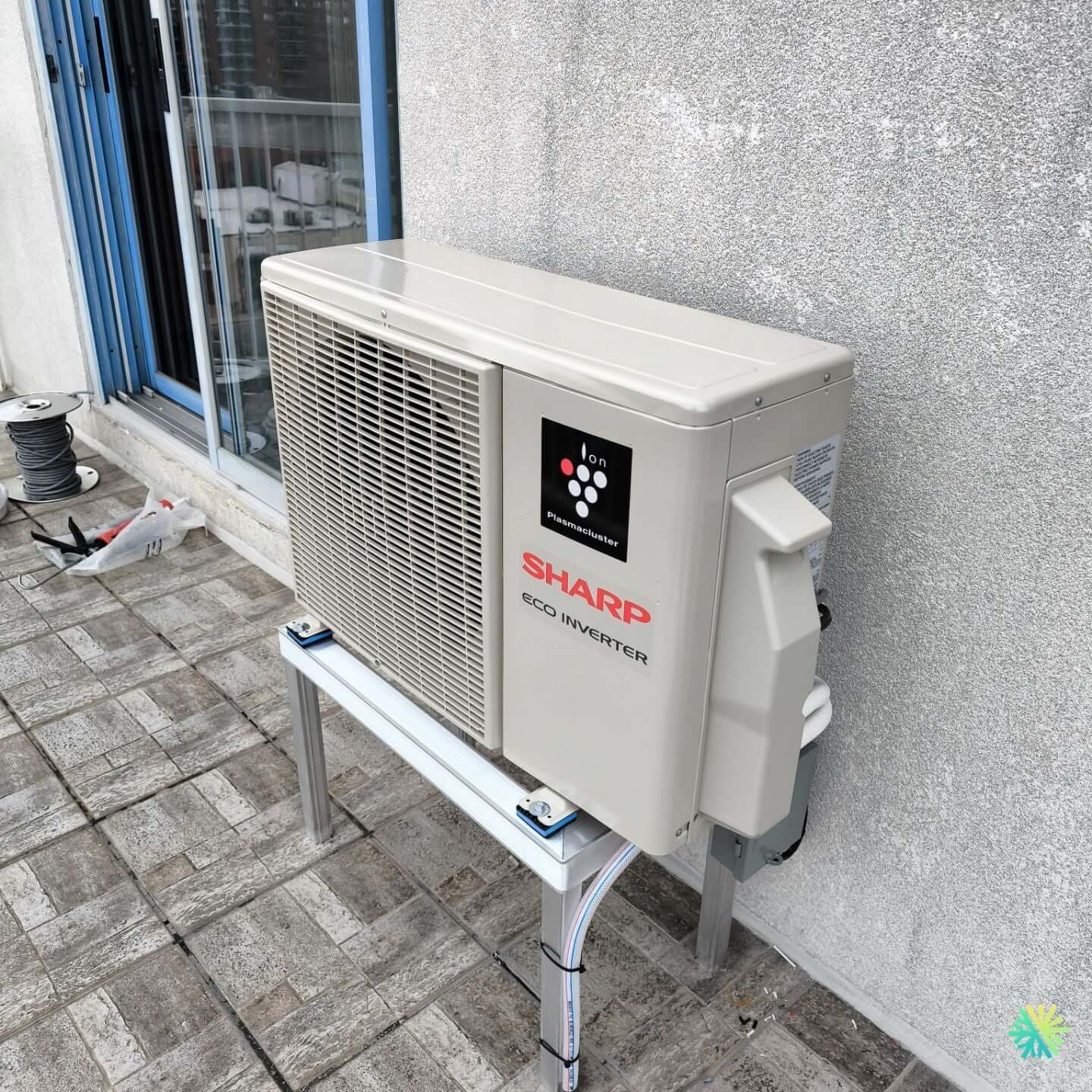 Installation d’une Sharp (gamme R-32) thermopompe murale à Griffintown (Le Sud-Ouest)