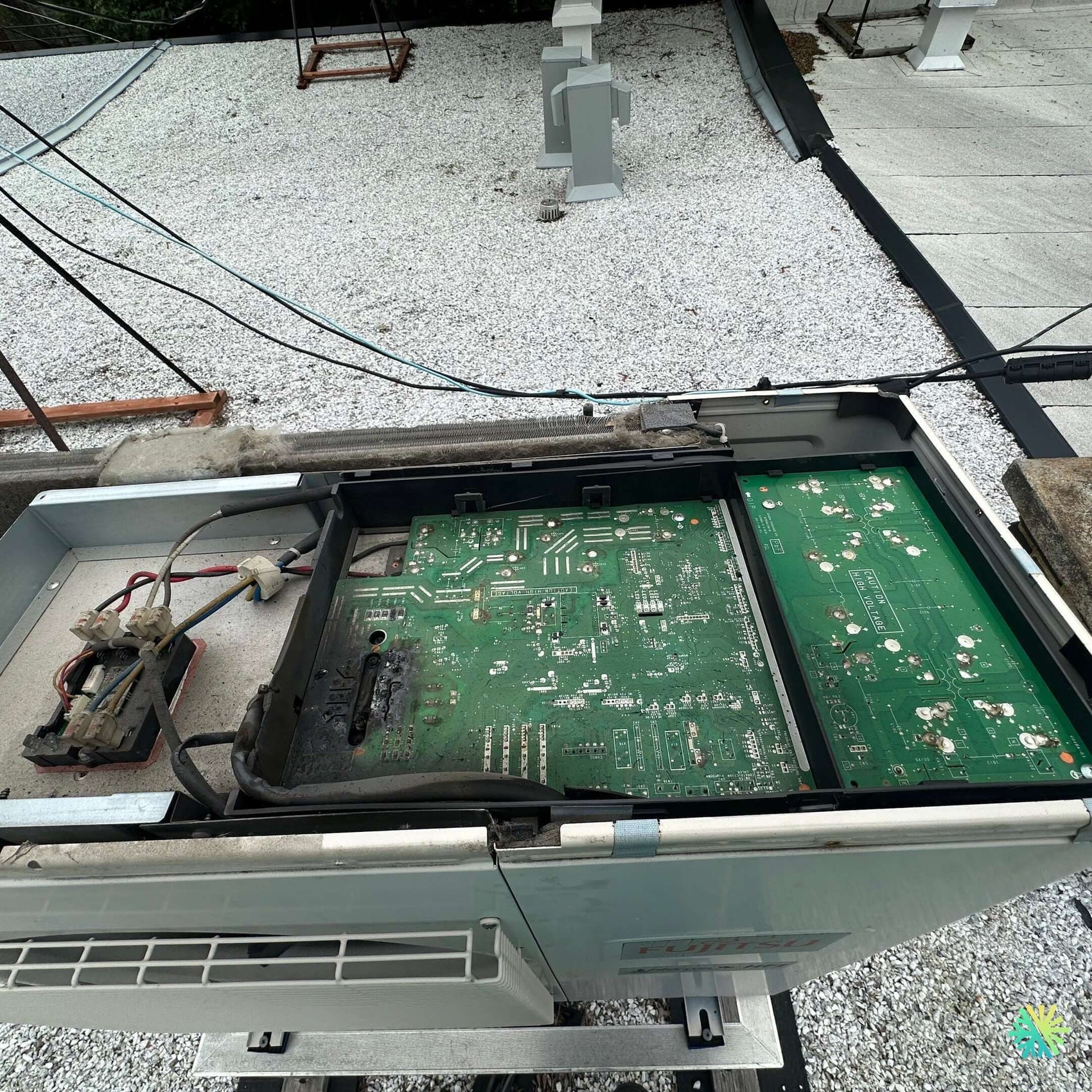 Réparation d’un système VRF Midea à Saint-Laurent