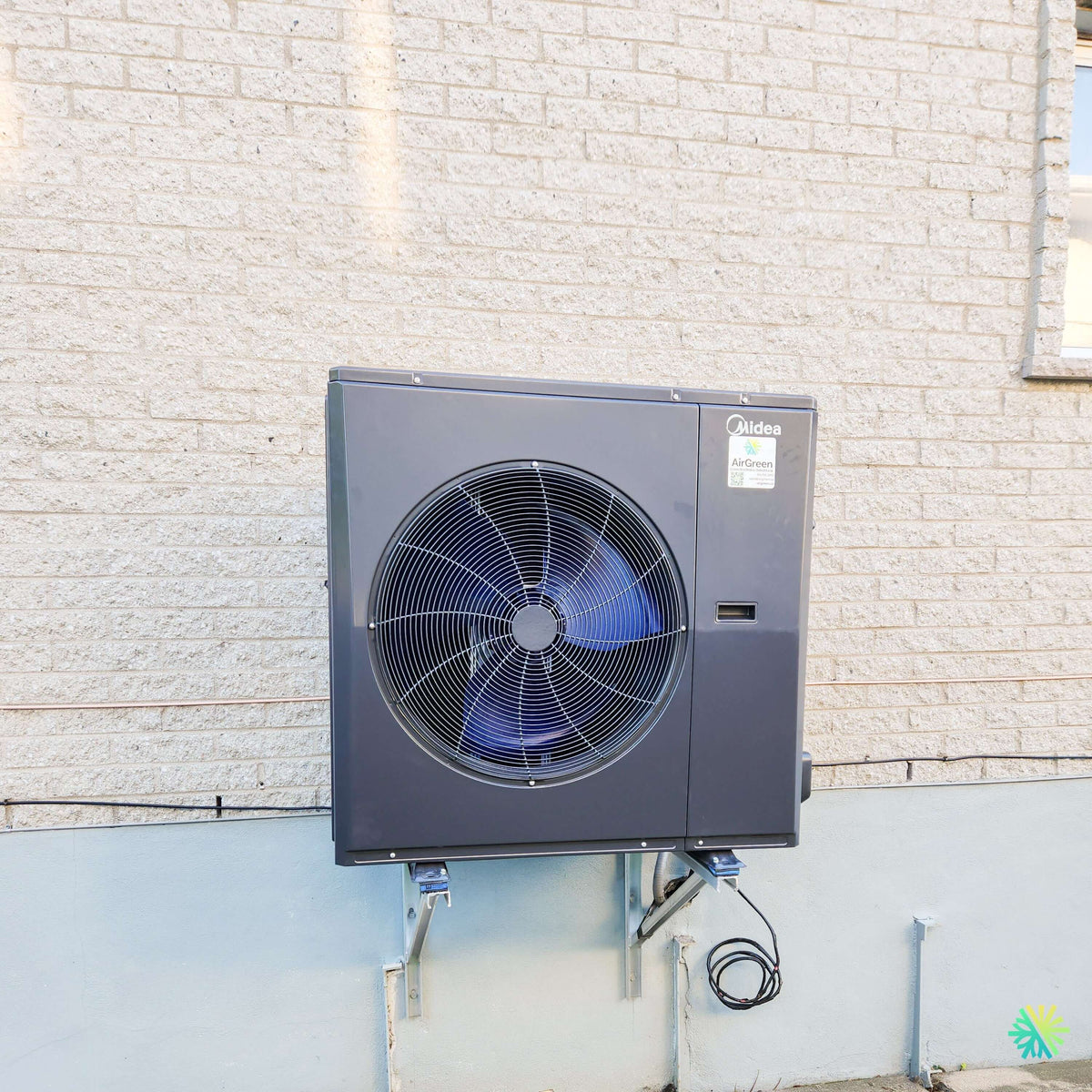 Installation d’une thermopompe centrale MIDEA EVOX G3 à Montréal-Est, sur l’île de Montréal