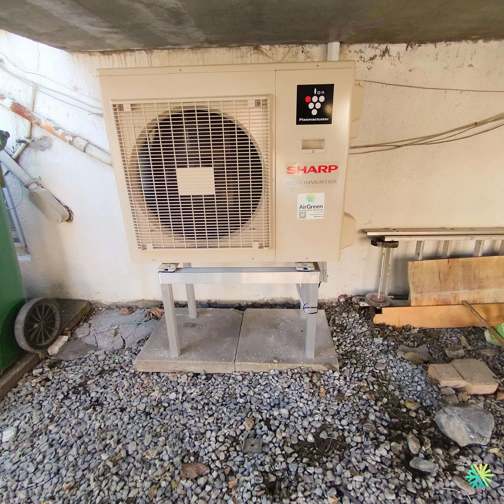 Une thermopompe murale SHARP ZU1 18000 BTU installée avec précision à Saint-André : l’excellence AirGreen au service du confort durable