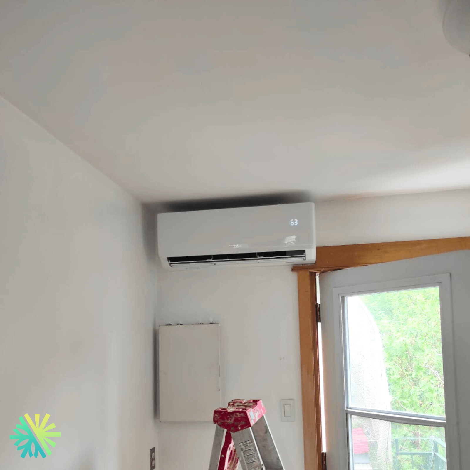 Installation d’une thermopompe murale Mini Split Gree Vireo GEN3 à Montréal-Est