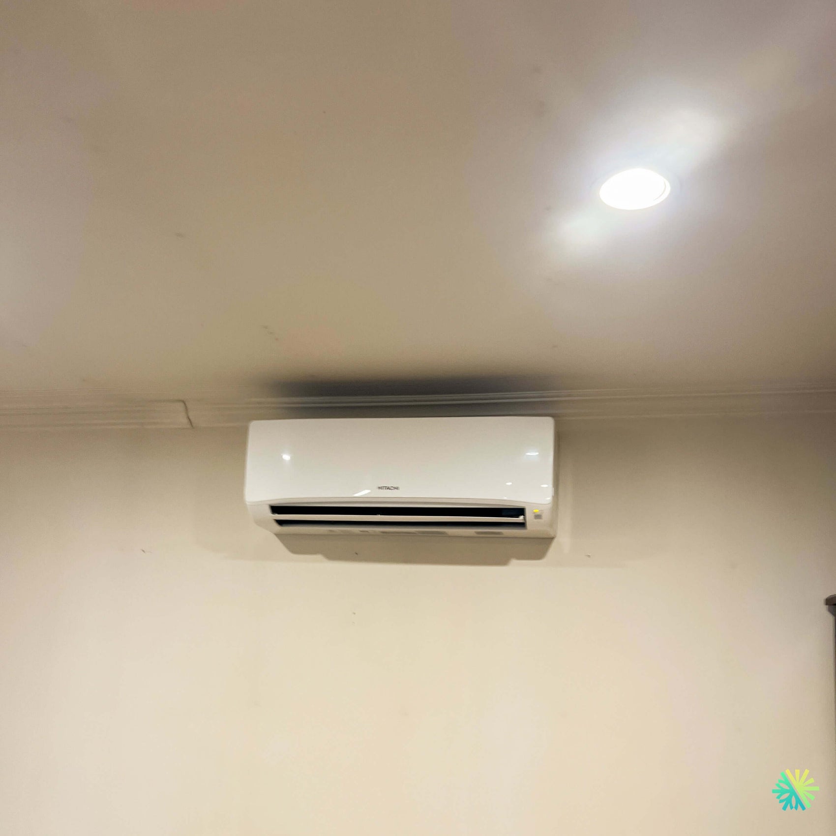 Installation d’une thermopompe multizone triple zone HITACHI airHome Multi à Saint-Léonard, Montréal