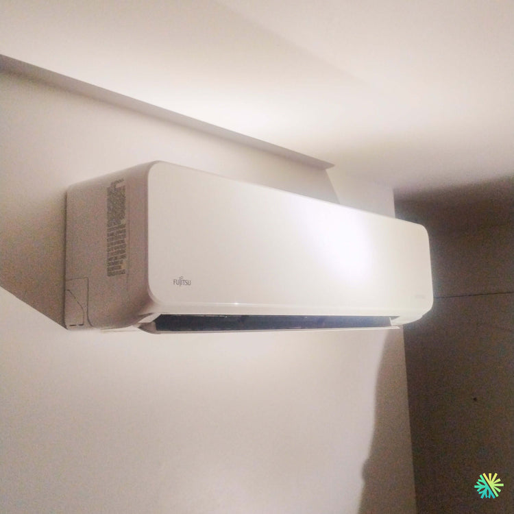 Installation d’une thermopompe murale Fujitsu AIRSTAGE Altair 700 à Saint-Jacques-le-Mineur, en Montérégie