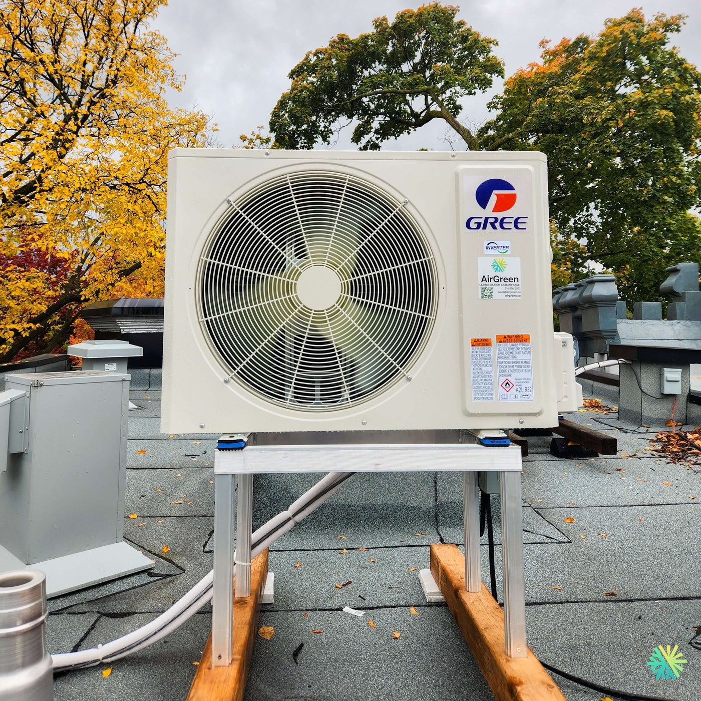 Installation d’une thermopompe murale GREE EXTREME R32 à Kirkland – Mini Split climatisation et chauffage sur toit plat