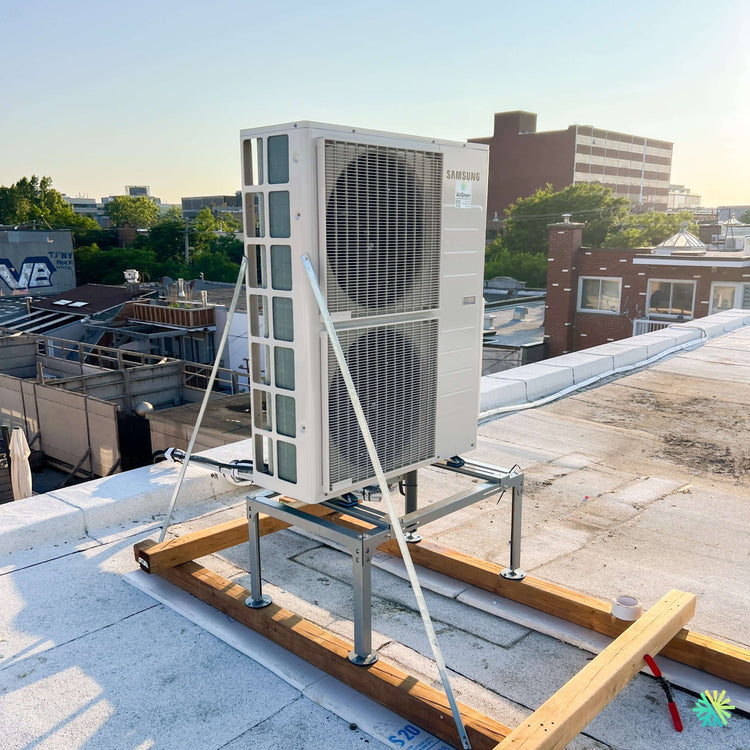 Installation d’une thermopompe double zone Samsung Premium FJM sur un toit plat à Brossard