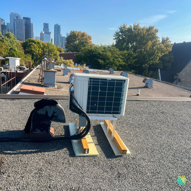 Installation d’une thermopompe TripleZone GREE FREE MATCH R32 à Pont-Viau, Laval : système 3 zones, 3 têtes, avec unité extérieure installée sur toiture plate