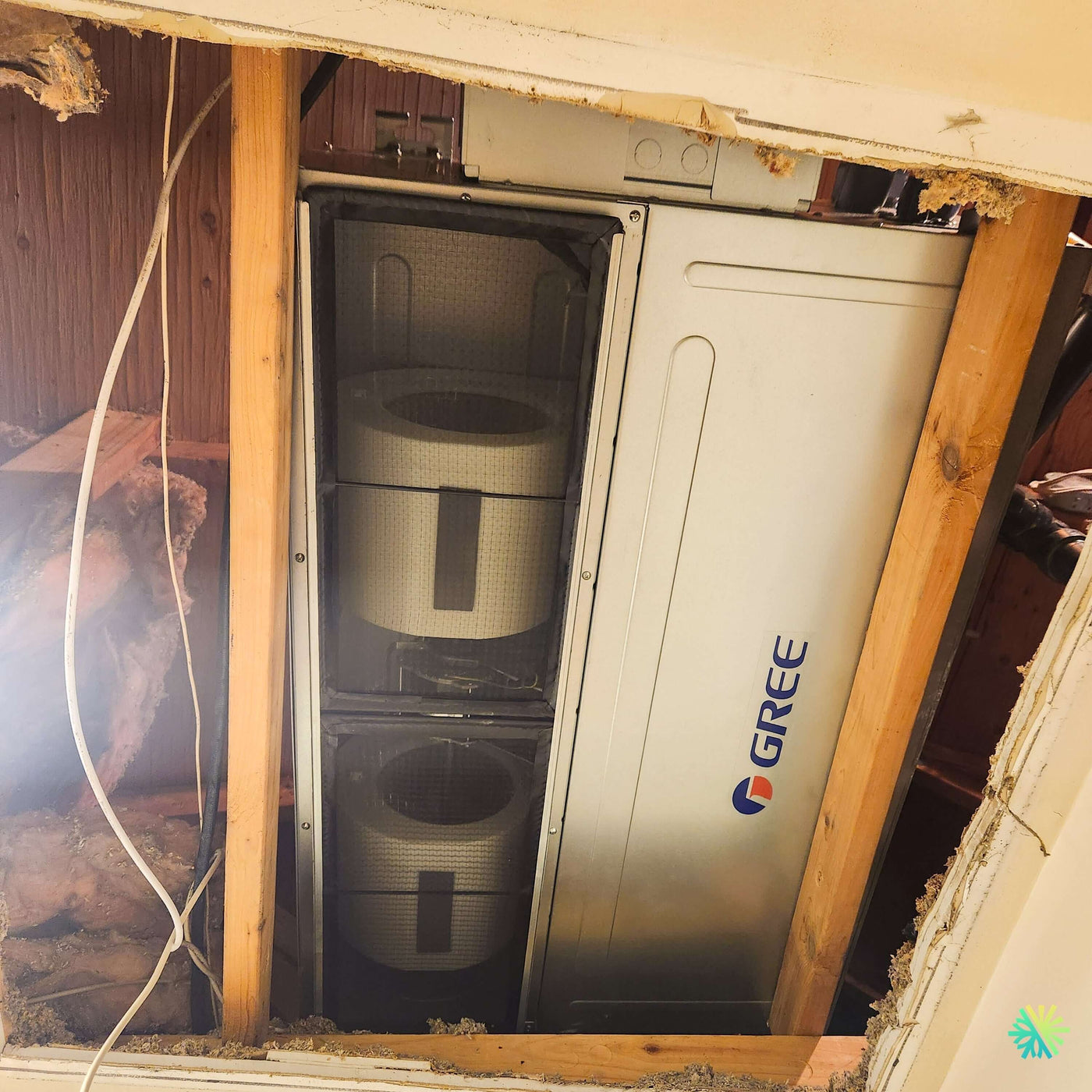 Installation d’une thermopompe gainable GREE All Match Slim Duct R32 à Kirkland dans l’Ouest-de-l’Île de Montréal