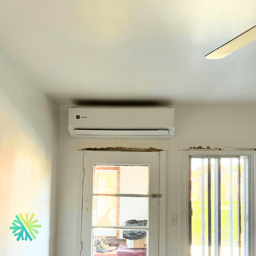 Installation d’une thermopompe murale SHARP ZU1 de 15 000 BTU à Mercier–Hochelaga-Maisonneuve