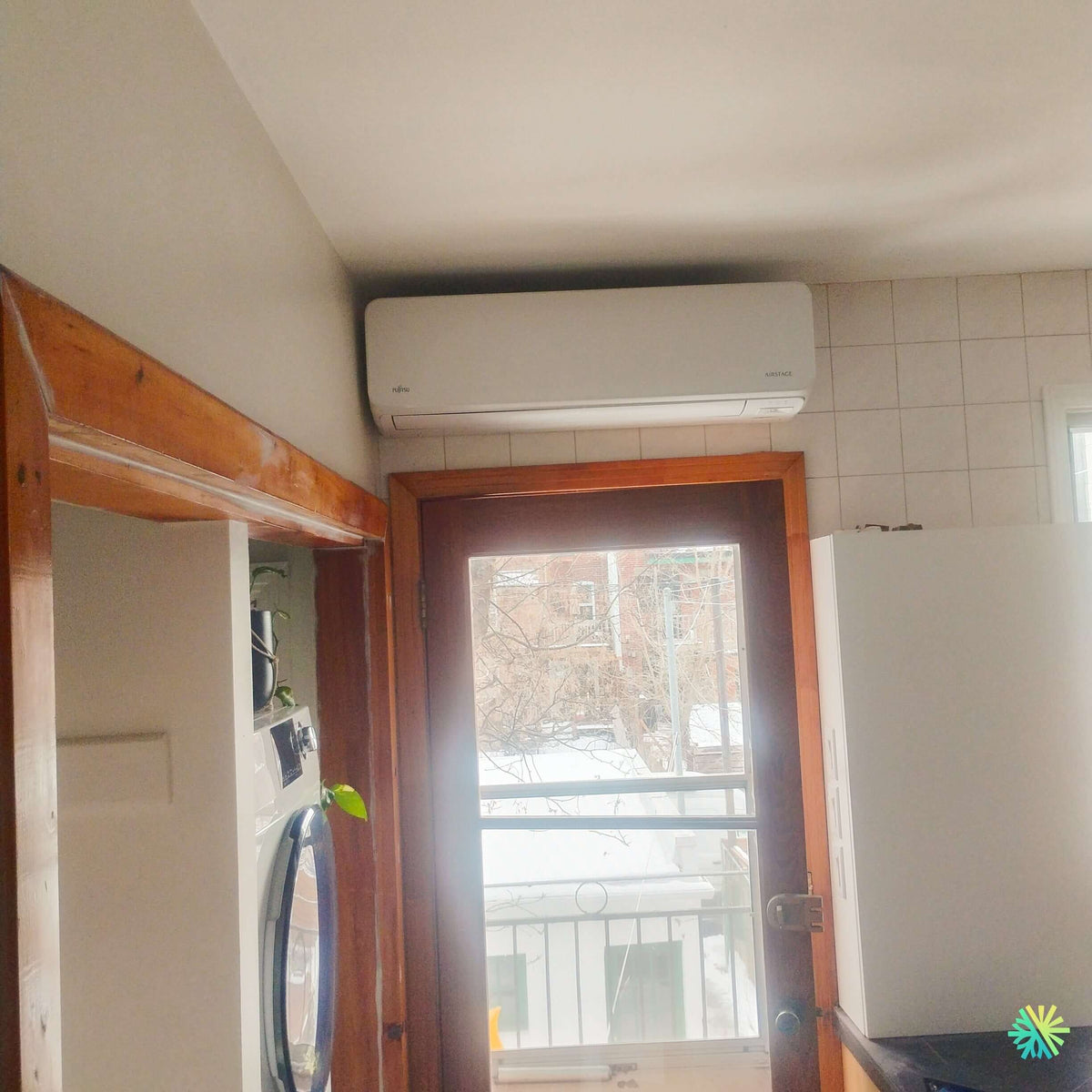 Installation d’une thermopompe murale FUJITSU ALTAIR 700 Mini Split dans Le Sud-Ouest à Montréal