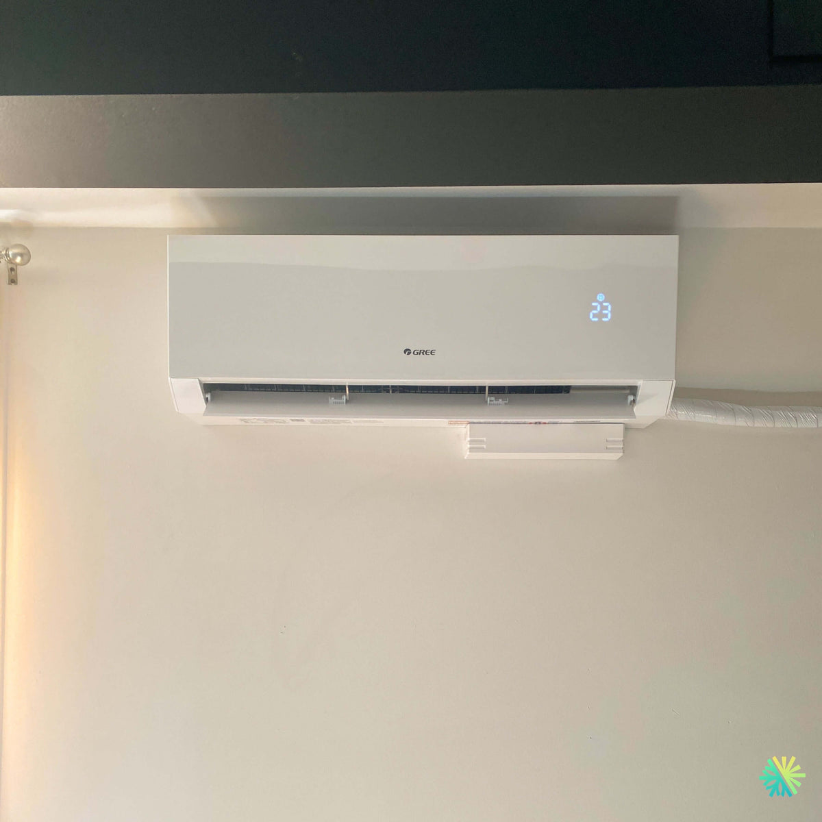 Installation d’une thermopompe DoubleZone GREE FREE MATCH R32 à Outremont : deux zones de confort dans une résidence montréalaise au design soigné