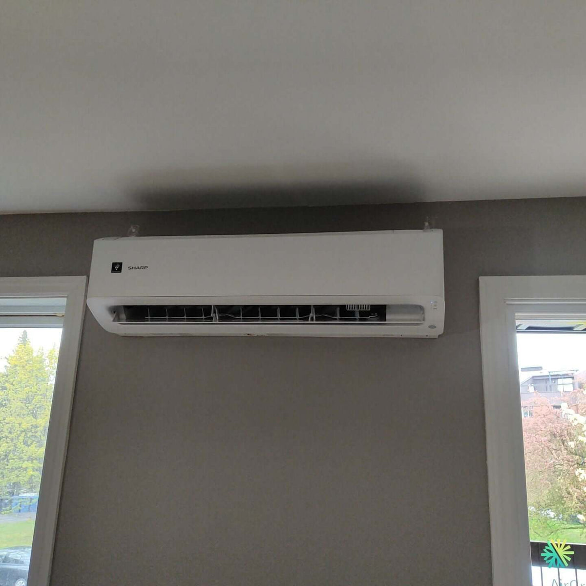 Installation d’une Sharp ZU1 thermopompe murale à Laval-des-Rapides