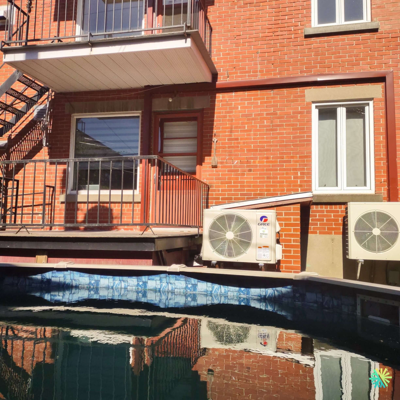 Installation d’une thermopompe murale GREE SAPPHIRE R32 au Vieux-Port de Montréal – Mini Split climatiseur haute efficacité