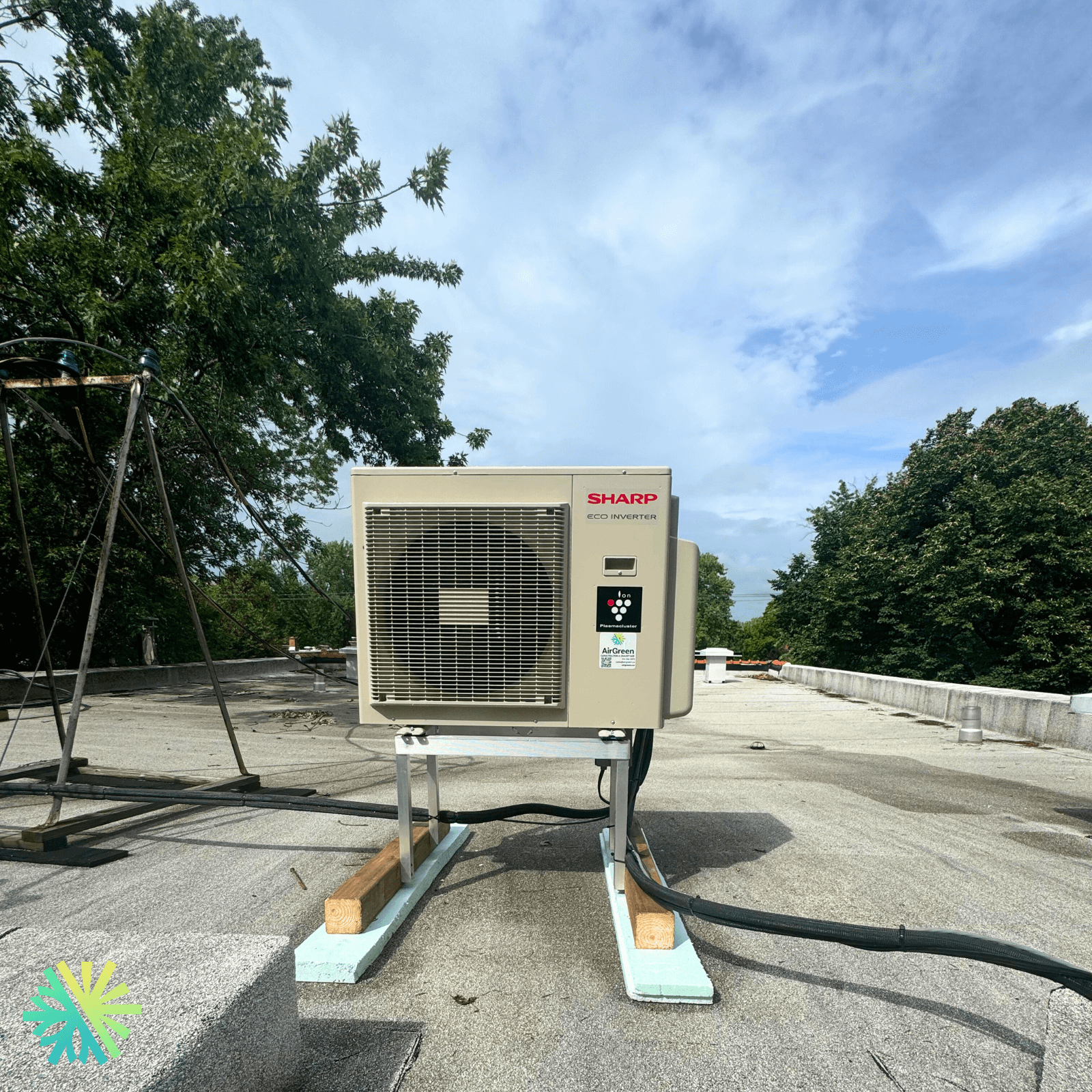 Installation d'une thermopompe murale Sharp ZU1 à Montréal