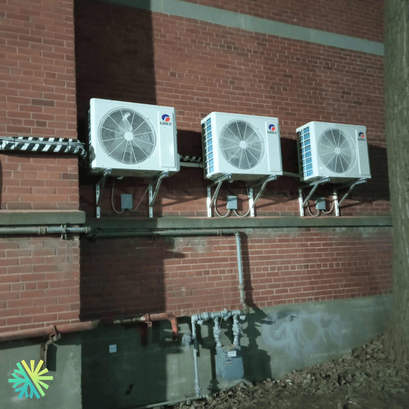 Installation d’une thermopompe murale Gree LOMO 20 dans un entrepôt, Montréal