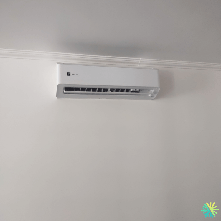 Installation de thermopompe murale Sharp à Rosemont–La Petite-Patrie
