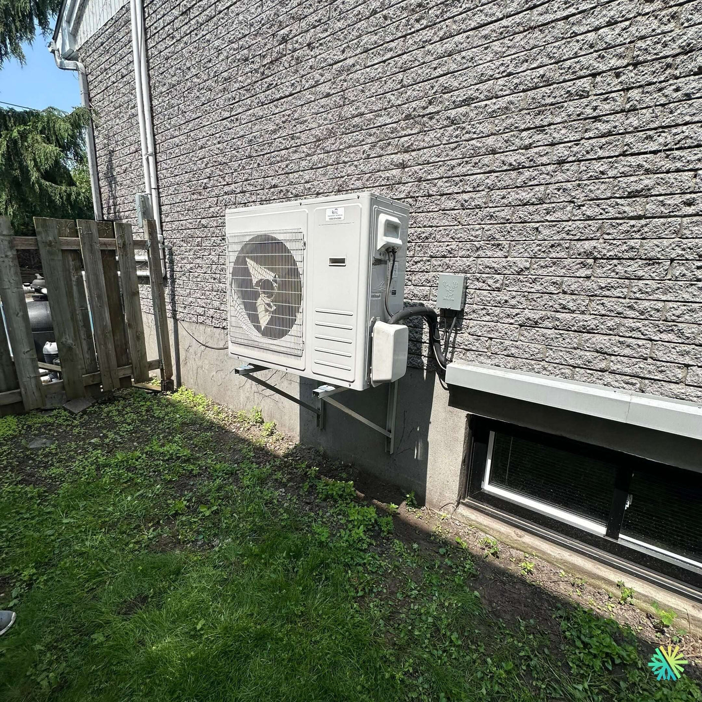 Réparation d’une thermopompe murale Midea à Sainte-Dorothée