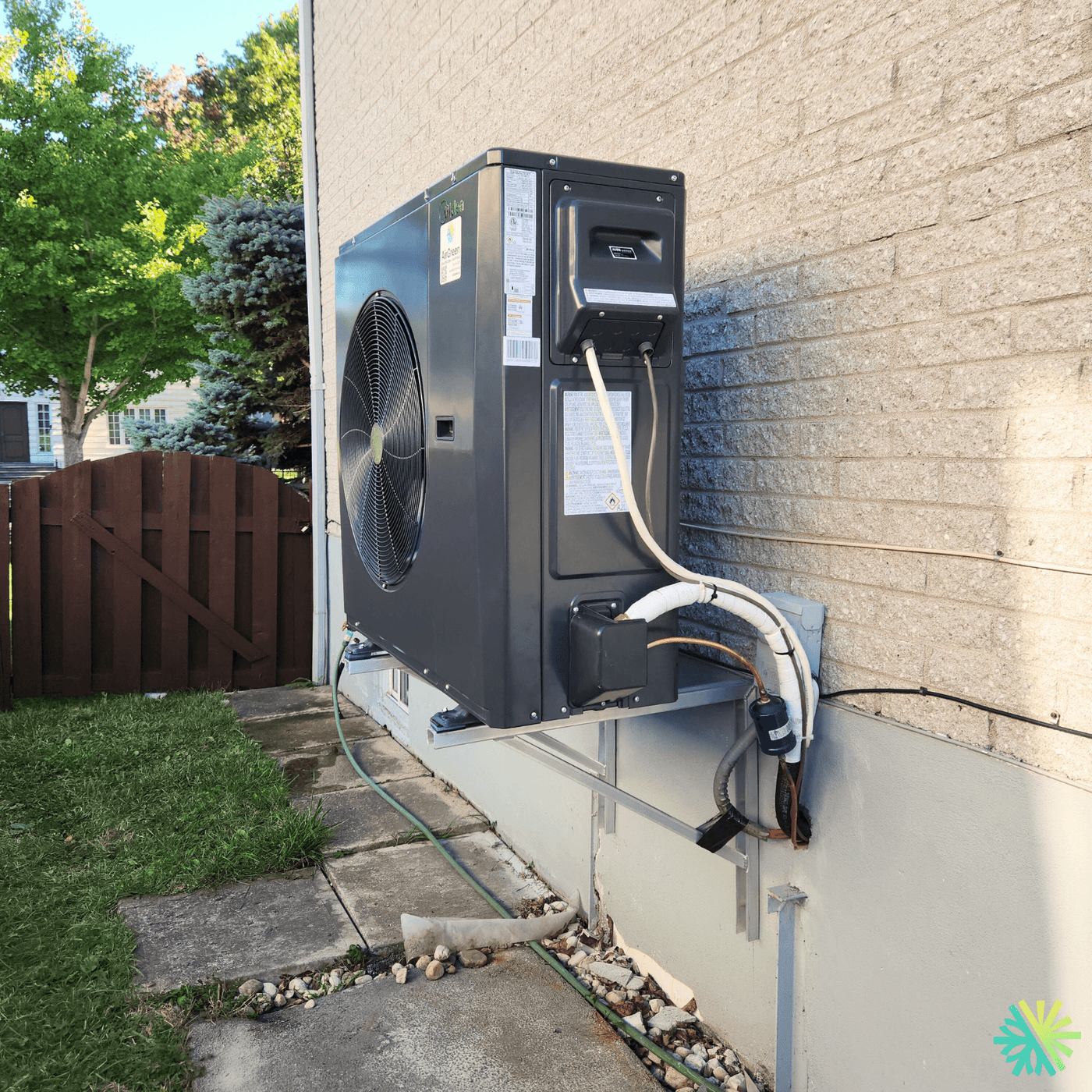 Installation d’une thermopompe murale Midea à Sainte-Dorothée (Laval)