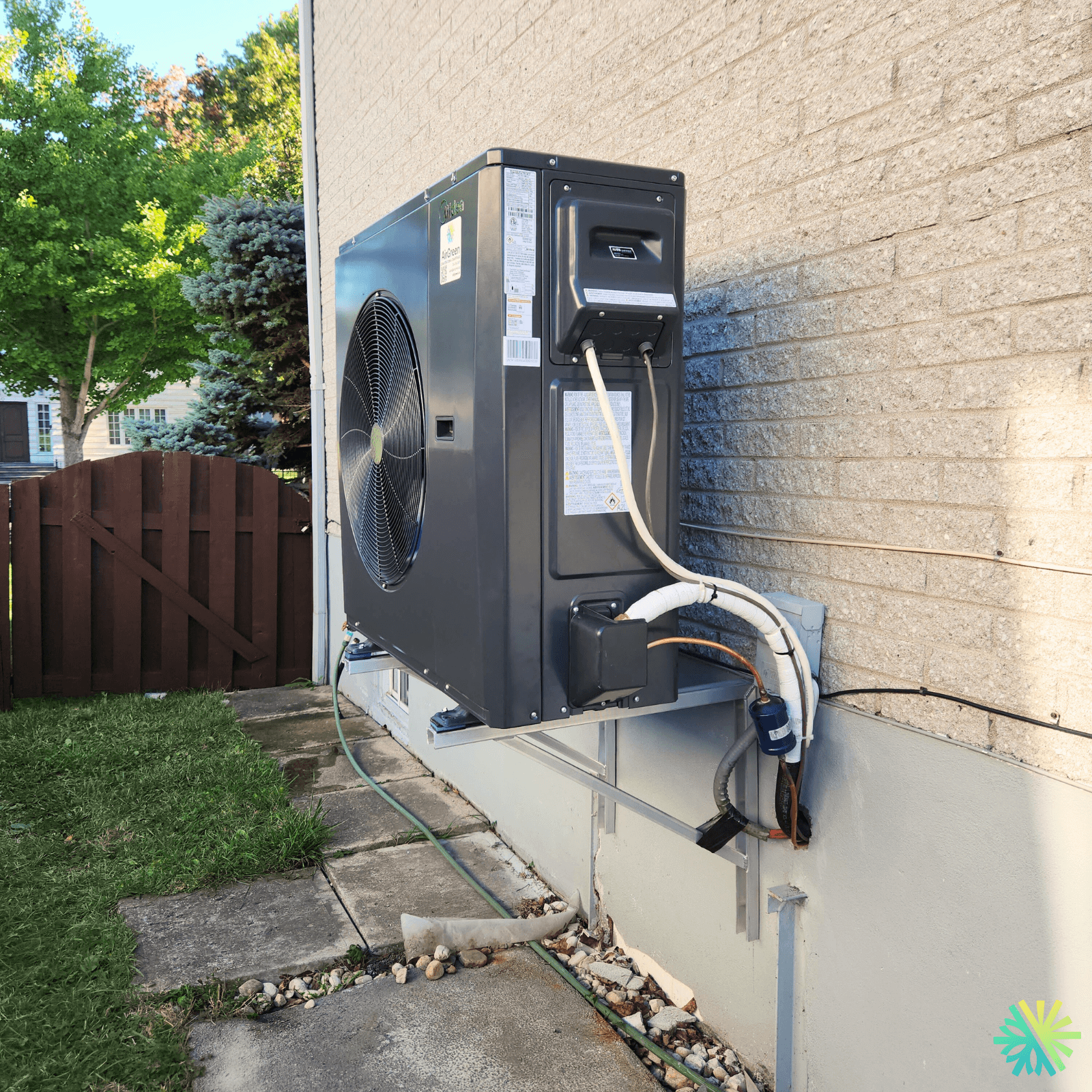 Installation d’une thermopompe murale Midea à Sainte-Dorothée (Laval)