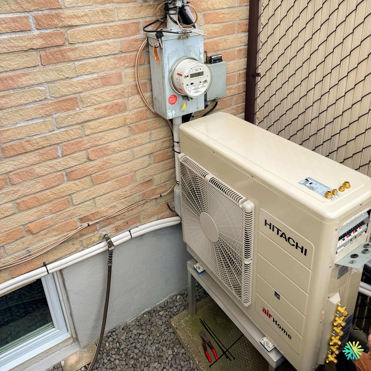 Installation d’une thermopompe multizone double zone Hitachi airHome Multi à Sainte-Julie sur la Rive-Sud