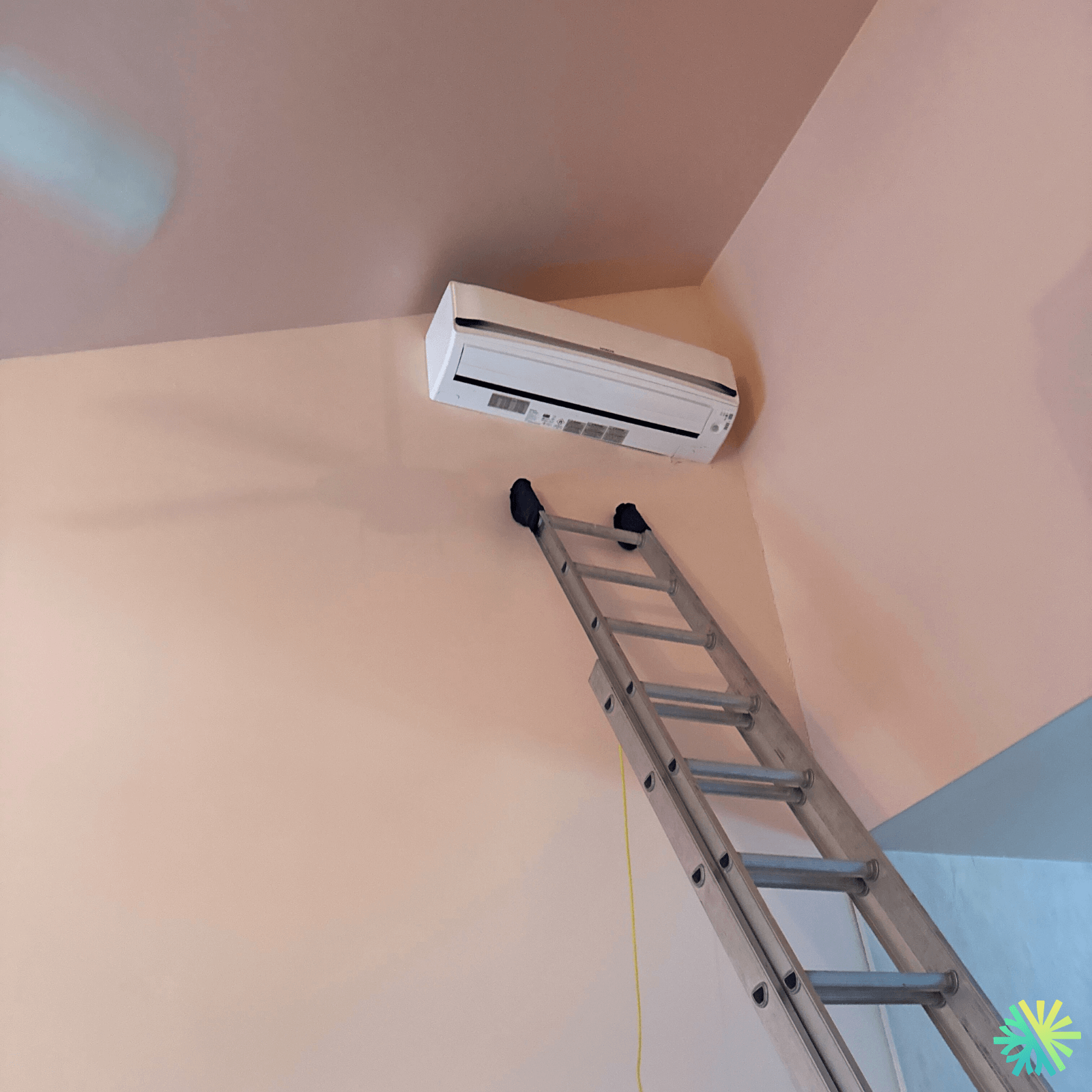 Service de thermopompe murale Hitachi à Ville-Marie (Montréal) : entretien complet et remise au rendement