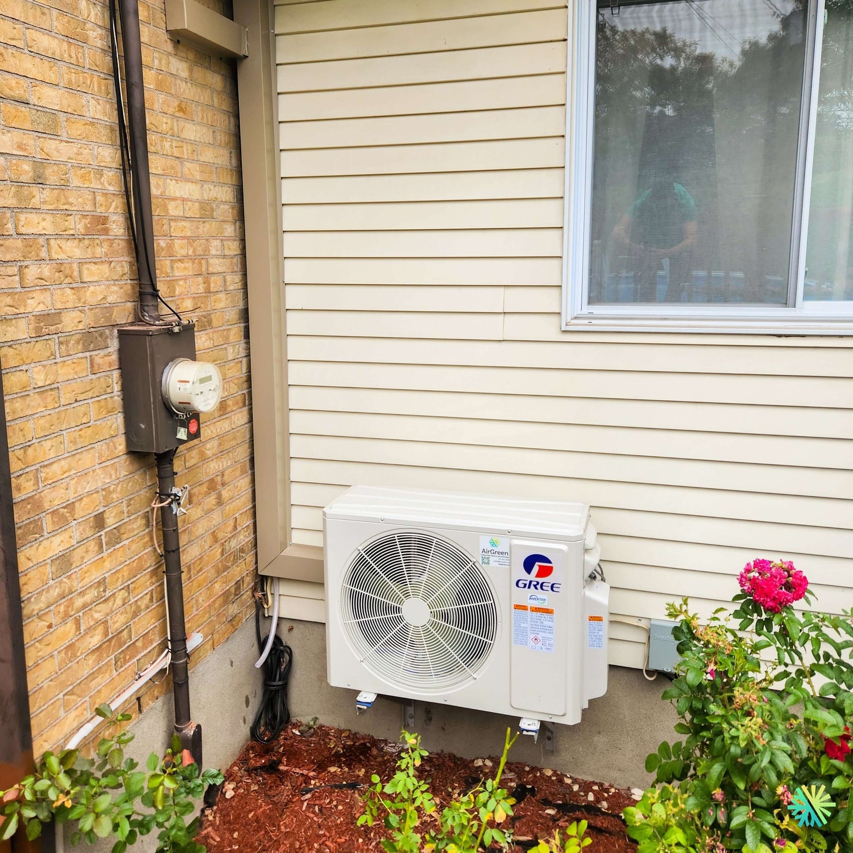 Installation d’une GREE CHARMO R32 Thermopompe Murale – Climatiseur – Mini Split à Outremont, Montréal