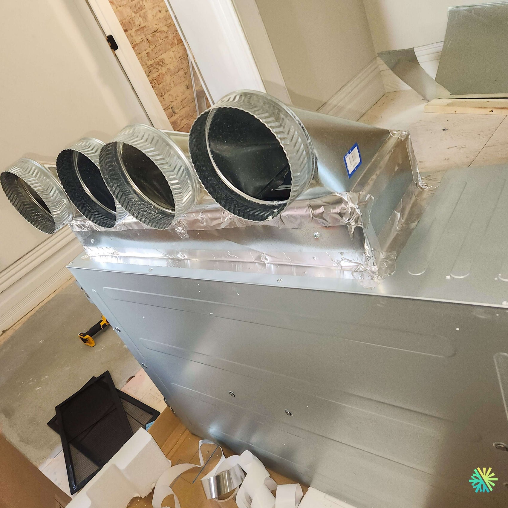 Installation d’une thermopompe gainable GREE All Match Slim Duct R32 à Montréal : un système CVAC discret avec conduits intégrés