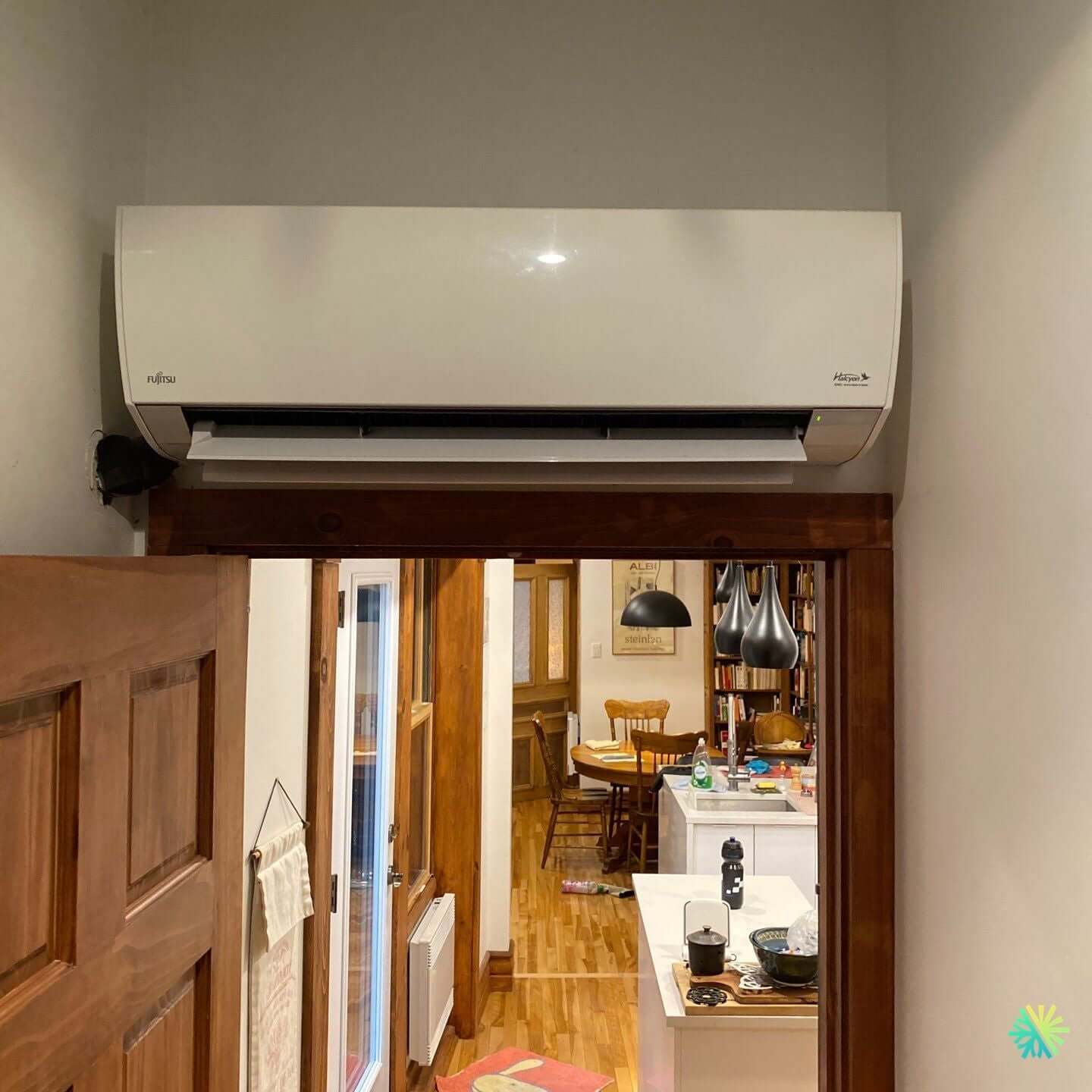 Installation d’une thermopompe murale Fujitsu Altair 300 à Rosemont–La Petite-Patrie
