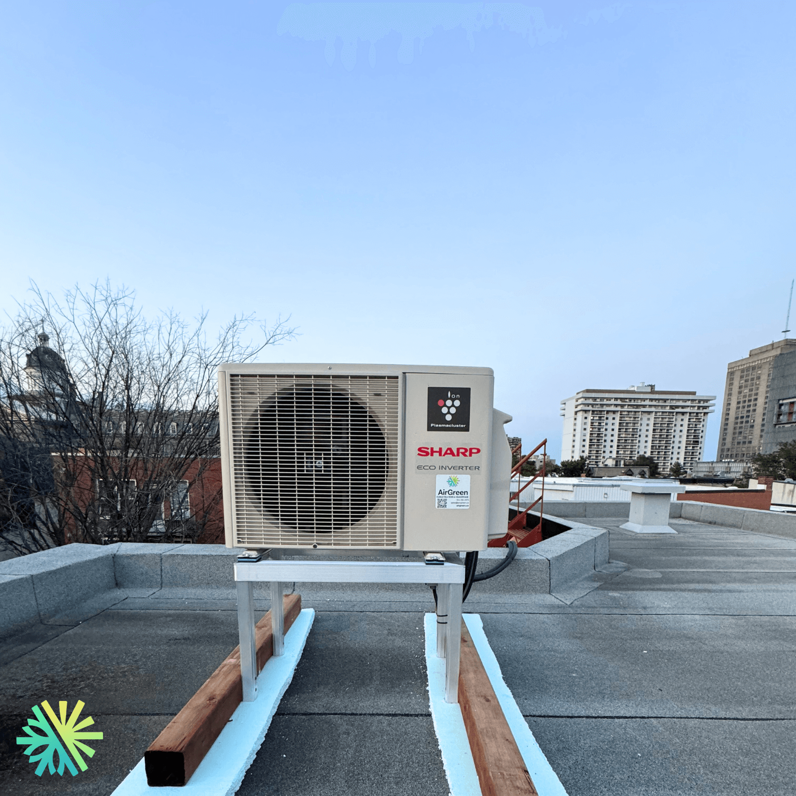 Installation d’une thermopompe murale SHARP ZHU1 à Montréal