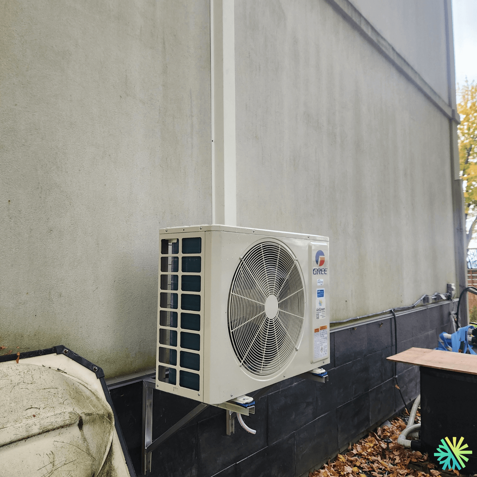 Installation d’une thermopompe murale Gree Clivia à Saint-Laurent (Montréal)