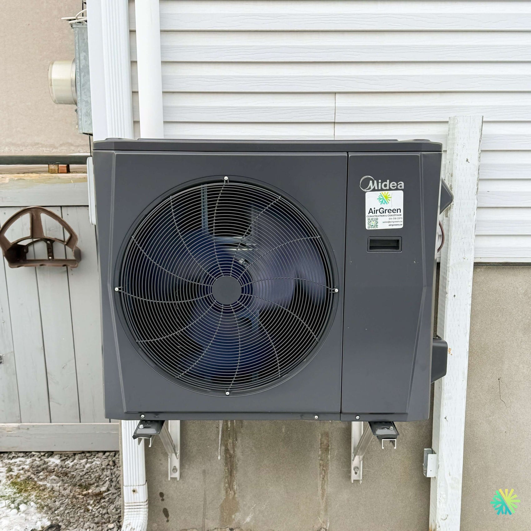 Installation d’une thermopompe centrale MIDEA EVOX G3 2.5 tonnes à Vaudreuil-Dorion