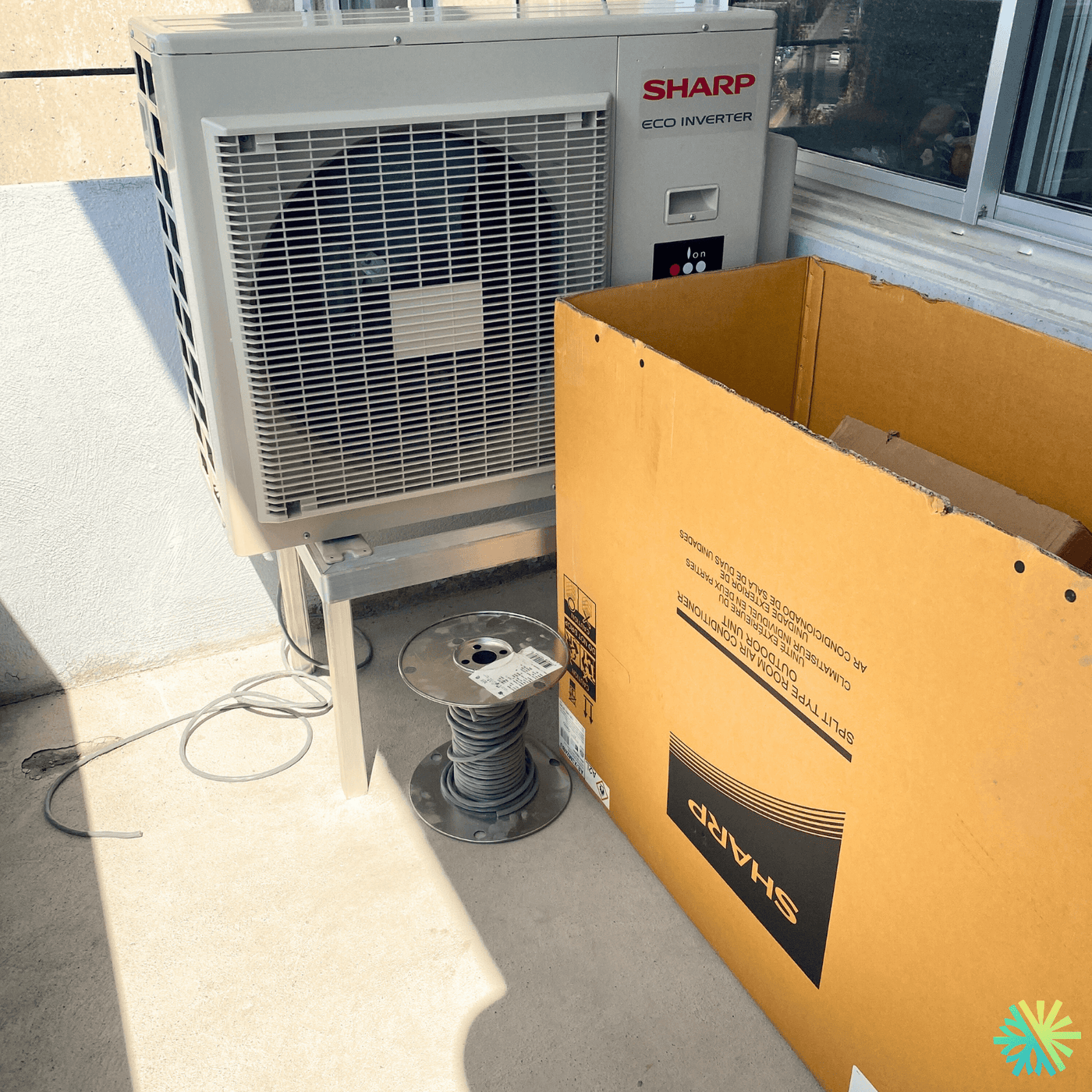 Installation d’une thermopompe murale Sharp à l’Île-des-Sœurs (Montréal)