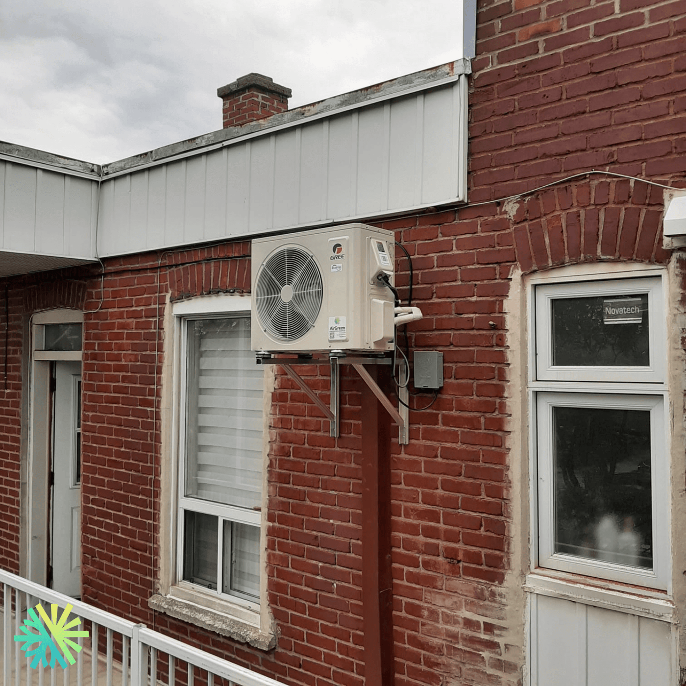 Installation d'une thermopompe murale GREE LIVO GEN4 à Dollard-des-Ormeaux, Montréal