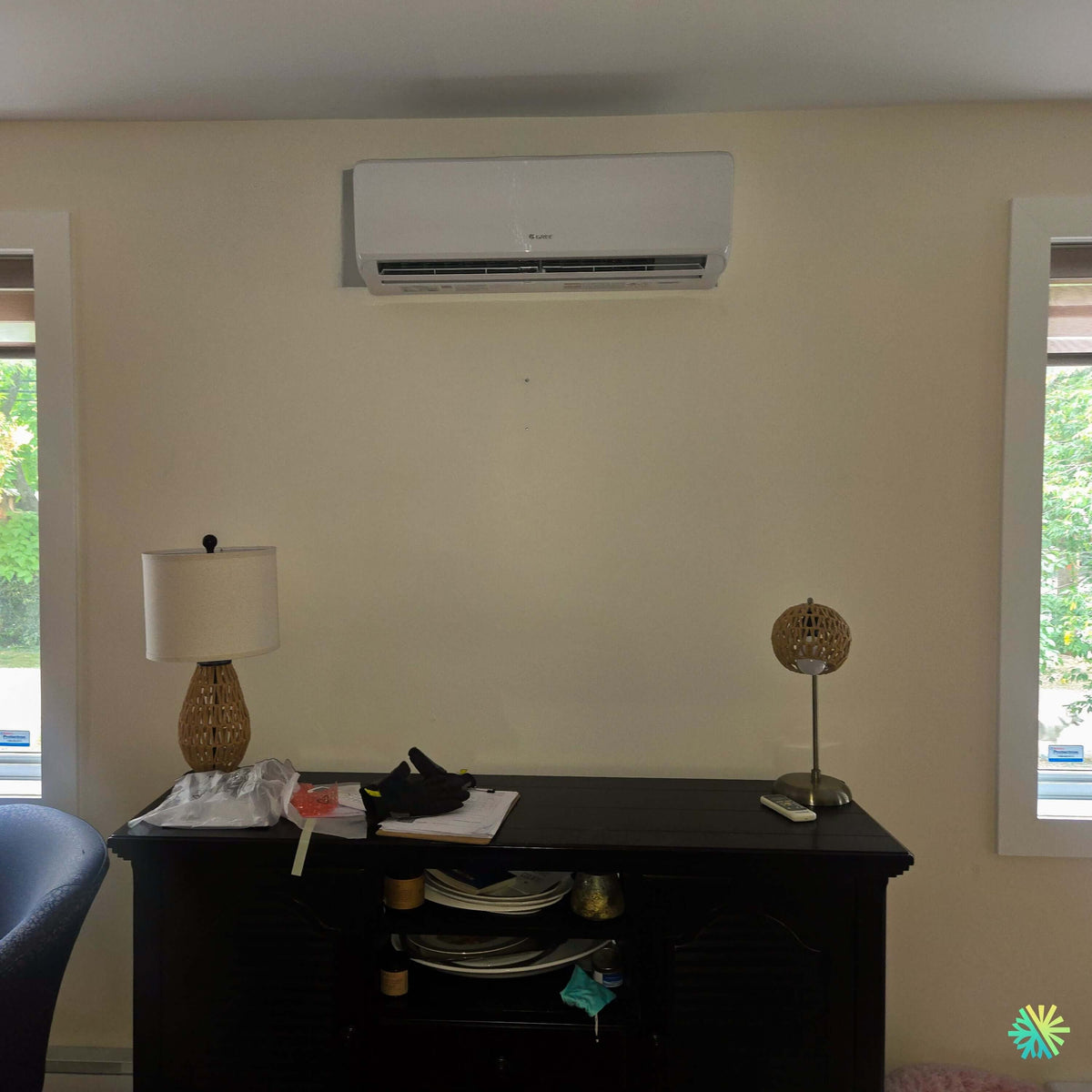 Installation d’une thermopompe murale GREE CHARMO R32 à Westmount : confort discret, efficacité et intégration soignée dans une résidence lumineuse